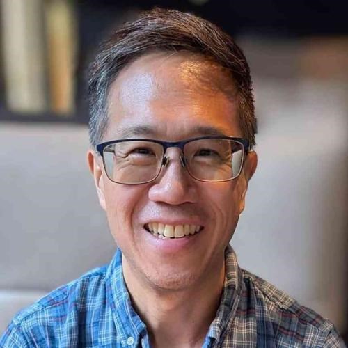 This image has an empty alt attribute; its file name is Curtis-Tom.jpeg